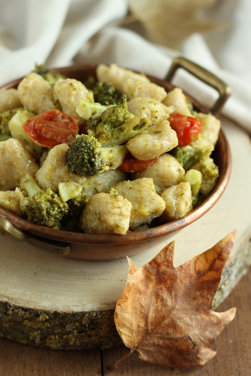 gnochji di quinoa con broccoletti e pomodorini